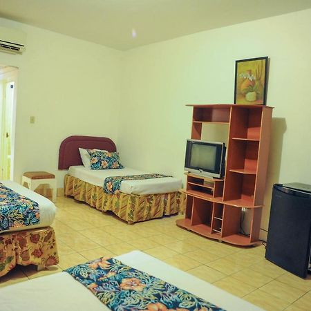 Glorianna Hotel Montego Bay Exterior photo